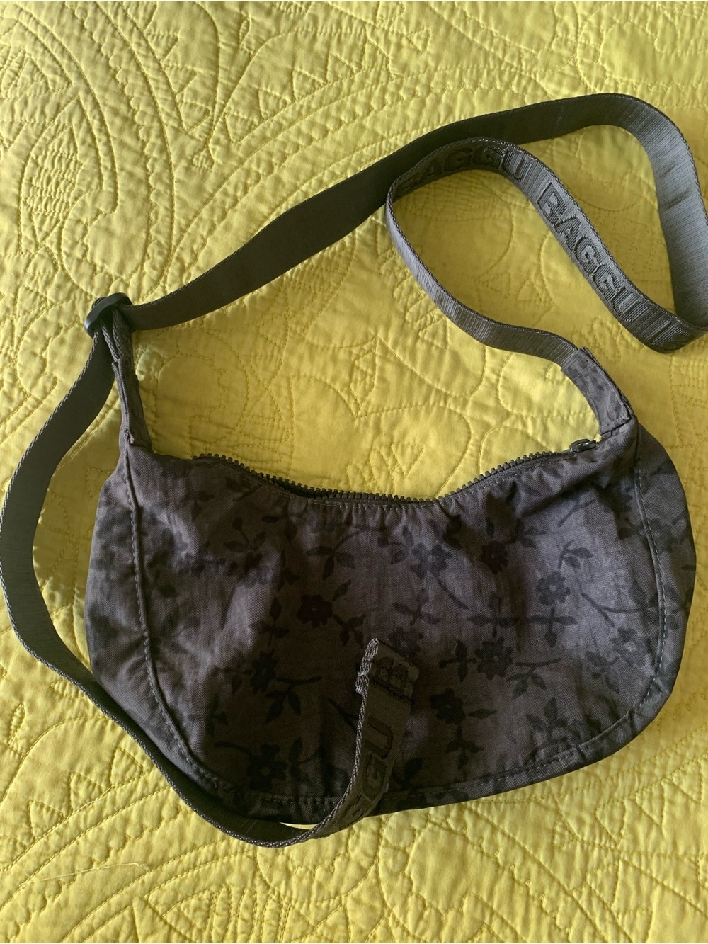 BAGGU small crescent in Ditsy Floral